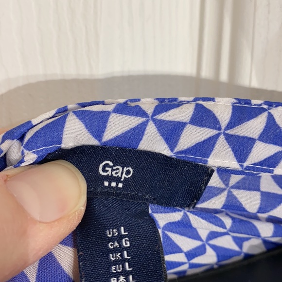Gap Blue and White Semi Sheer Sleeveless 1/2 Button Top Sz L - Picture 3 of 7